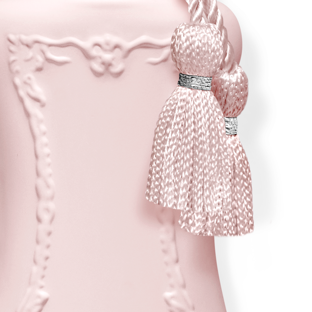 Parfums de Marly Delina 1 Oz bottle detail