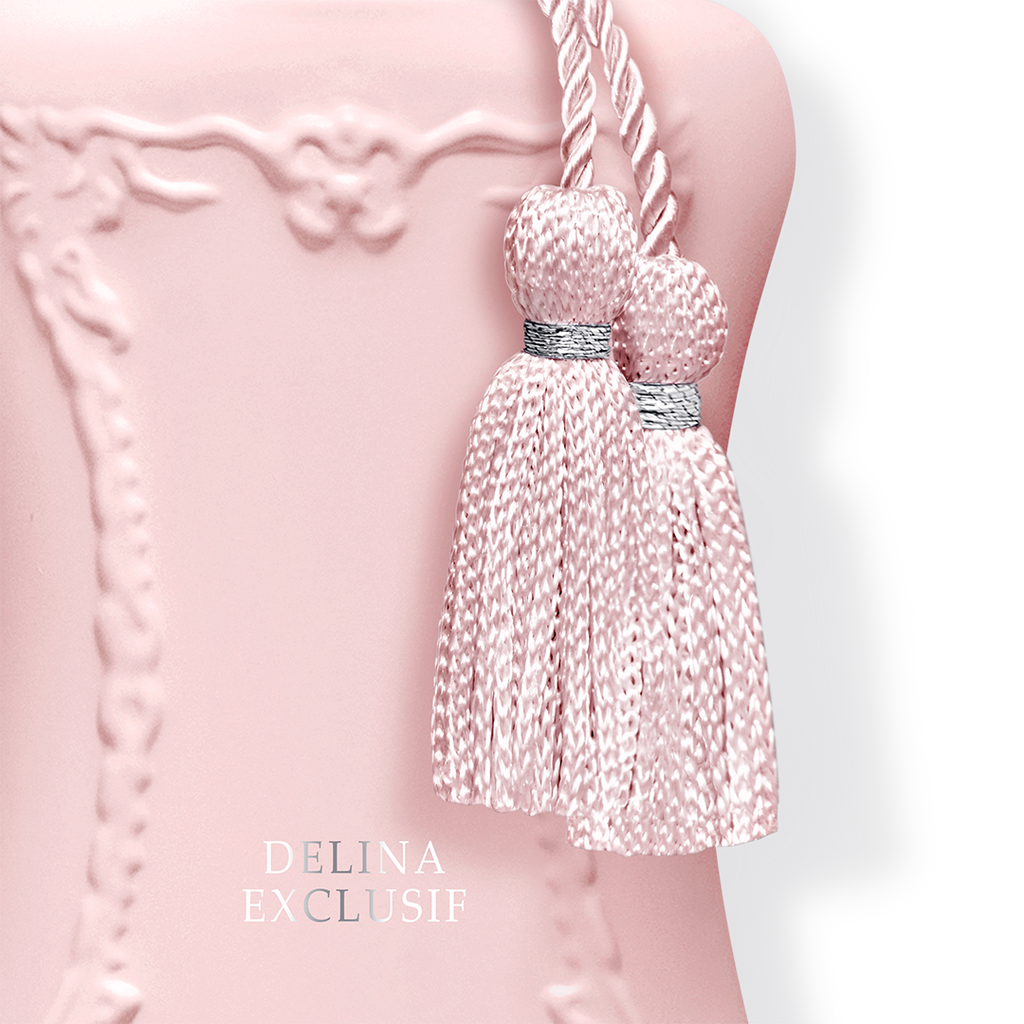Parfums de Marly Delina Exclusif 2.5 Oz bottle detail