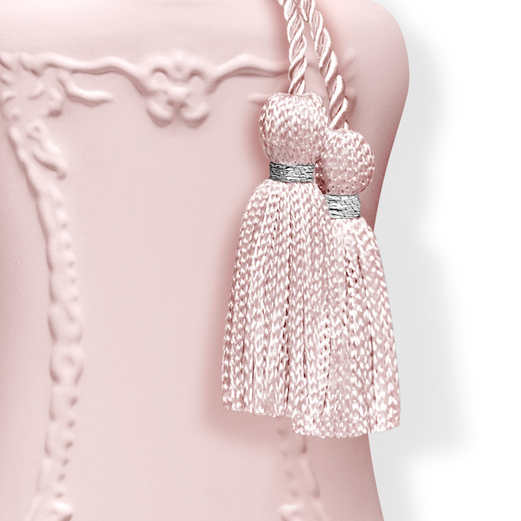 Parfums de Marly Delina 2.5 Oz bottle detail